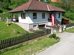 Modernes Einfamilienhaus mit Pool, Garage und großzügigem Garten