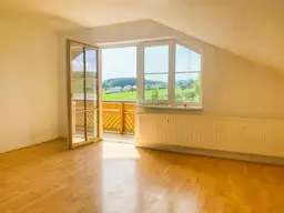 Sonnige Mietwohnung mit Balkon! 3-Zimmer-Wohnung! Neu renoviert!