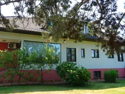 Großzügiges Familienhaus mit Wellnessbereich, Wintergarten &amp; idyllischem Garten nahe Tulln