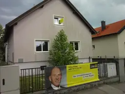 * Gelegenheit * Einfamilienhaus mit viel Wohnfläche, Keller und Garten!