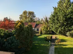 Charmantes Einfamilienhaus auf großem Grund in ruhiger Lage !