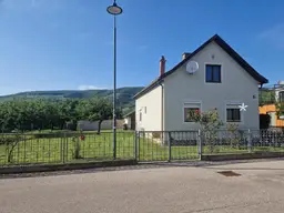 GARTEN- UND OBSTLIEBHABER AUFGEPASST - LIEBEVOLLES LANDHAUS FÜR ZWEI PERSONEN MIT GROSSEM GRUNDSTÜCK SAMT OBSTBÄUMEN