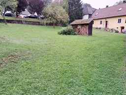GROSSES GRUNDSTÜCK MIT SCHUPPEN