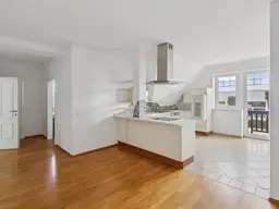 Licht, Höhe, Eleganz – außergewöhnliche Dachgeschoss-Maisonette!