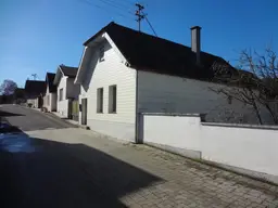 EHEM. KLEINES BAUERNHAUS IN DORFLAGE!