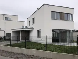 MODERNES WOHNEN AM FÖHRENSEE IN TRASDORF INMITTEN DER NATUR AN FELDER DER REGION ANGRENZEND
