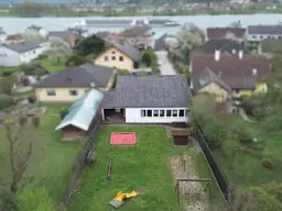 Projekt auf hervorragender Basis möglich - ehemaliger Kindergarten mit Garten erwerbbar!