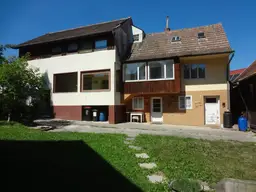 ÄLTERES HAUS - GROSSER GARTEN - SCHEUNE - SCHUPPEN - RUHELAGE
