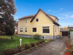 GEDIEGENES HAUS MIT ZWEI WOHNEINHEITEN UND GROSSEM GARTEN!