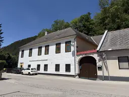 Hof mit großzügigem Wohnhaus und vielseitigen Nutzungsmöglichkeiten!