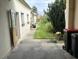 Klingenbach - Gepflegter Streckhof mit uneinsehbaren Grund mit netter Scheune und div. Nebengebäuden!