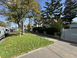 NEUBAU! OPULENTES EINZELHAUS MIT KELLER! 332 m² GRUND. 7 ZIMMER, 3 BÄDER, 3 WC's, SÜDGARTEN. U1 IN 700 METERN. PROVISIONSFREI für den Käufer.