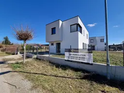 ERSTBEZUG. EINZELHAUS AUF EINZELPARZELLE. 504 m² GRUND. 4 ZIMMER. CARPORT. ROLLLÄDEN. KLIMA und vieles mehr.