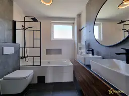 HERAUSRAGENDE LAGE VIS A VIS U1! TEILRENOVIERTES ECKHAUS. EIGENGRUND. SÜDLAGE. INKLUSIVE KELLER.
