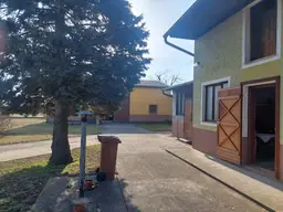 Neusiedl/See Nähe - Einstellflächen vorhanden - Landhaus