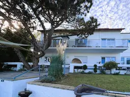 Dreifamilienhaus mit eigenem Seezugang in Leopoldsdorf bei Wien.