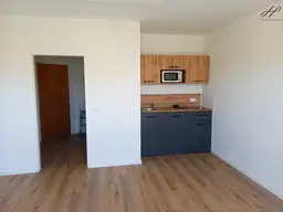 sonnige kleine Wohnung mit Garten
