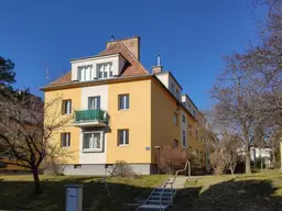 Geräumige 3-Zimmer-Wohnung im DG