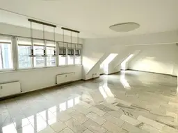 WOHNEN UND ARBEITEN! LICHTDURCHFLUTETE 7 ZIMMER WOHNUNG MIT DACHTERRASSE ZU VERMIETEN