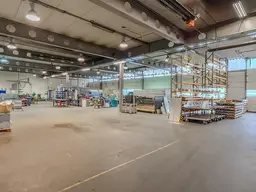 Halle für Lager / Produktion in ausgezeichnetem Zustand mit Büros - in 3382 Loosdorf zu mieten