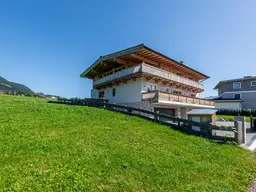 Großzügiges Mehrgenerationenhaus in edlem Tiroler Landhausstil