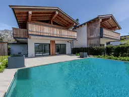 Alpine Erholung mit Salzwasserpool und Bergidylle