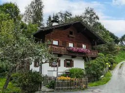 Grundstück mit Altbestand in Zentrumslage von Reith ( 02409)