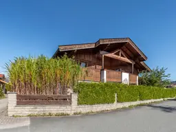 Sonnige Dachgeschosswohnung in ruhiger Wohngegend ( 03463 )