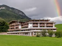 Charmante 3 - Zimmer - Wohnung mit Terrasse und Loggia (06330)