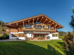 Exklusives Anwesen im Landhausstil mit Bergpanorama ( 05940 )
