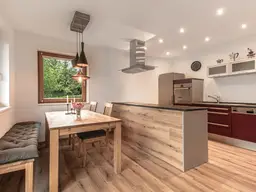 Modernes Einfamilienhaus mit Steinbergblick (06441)