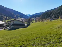 Unverbaubarer Panoramablick: Hanggrundstück in Bestlage von Jochberg (06577)