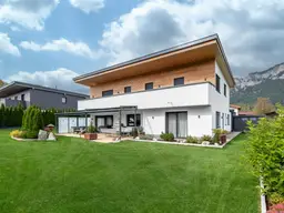 Zweifamilienhaus mit großem Grundstück und Bergblick ( 05922 )