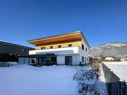 Zweifamilienhaus mit großem Grundstück und Bergblick ( 05922 )