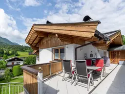 Gepflegtes Zweifamilienhaus mit tollem Bergblick ( 06164 )
