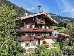 Stilvolle Dachgeschosswohnung mit Tiroler Charme (06715)