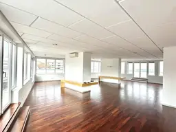 EXKLUSIVES PENTHOUSE-BÜRO MIT DIREKTLIFT, TRAUMHAFTER DACHTERRASSE &amp; PRESTIGE IN MÖDLINGER BESTLAGE! 2 Garagenplätze in naher Umgebung!