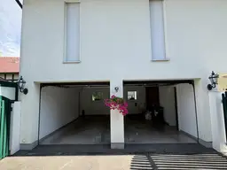 GROSSZÜGIGE DOPPELHAUSHÄLFTE IN GRÜNRUHELAGE MIT WIENBLICK IN MARIA ENZERSDORF ZU MIETEN!