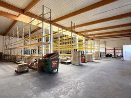 891 m² Lagerhalle in 1230 Wien (Talpagasse) zu mieten! – 2 Sektionaltore, U6 &amp; Autobahn-Nähe, videoüberwacht