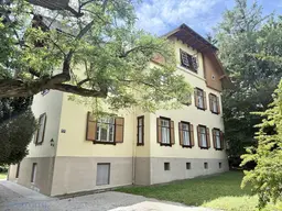 STILVOLLER ERSTBEZUG NACH SANIERUNG – 3-ZIMMER-ALTBAUWOHNUNG MIT KACHELÖFEN &amp; FISCHGRÄTPARKETT IN HERRSCHAFTLICHER VILLA IN PERCHTOLDSDORF ZU MIETEN!