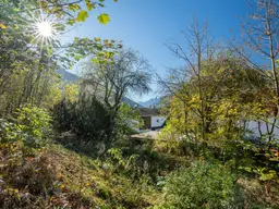 Bauparzelle mit großem Freiland- bzw. Waldgrundstück