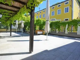Traditionelles Wein-und Gasthaus über der Salzach mit einzigartigem Blick auf die weltlängste Burganlage