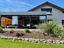 Traumhaftes EFH mit Pool und Garage auf großem Grundstück