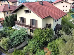 Ein- bis Zweifamilienhaus mit Garage aus den 70ern