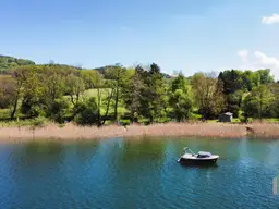 Exklusive Rarität im Salzburger Seenland – 390 m² direkt am Wasser mit Steg