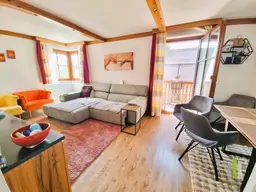 Sonnige 3-Zimmer-Dachgeschoß-Wohnung mit Balkon, Tiefgarage und bester Lage in Obertrum