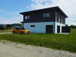NEUBAU ERSTBEZUG / Doppelhaushälfte