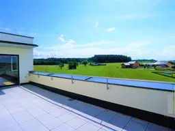 Beeindruckende 3 Zimmerwohnung mit großer Dachterrasse, Carportplatz und Stellplatz