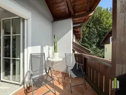Charmante 3 Zimmer DG-Wohnung mit Carport-Stellplatz