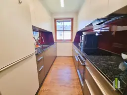 Attraktive 3-Zimmer-Dachgeschoß-Wohnung mit Balkon und Tiefgarage